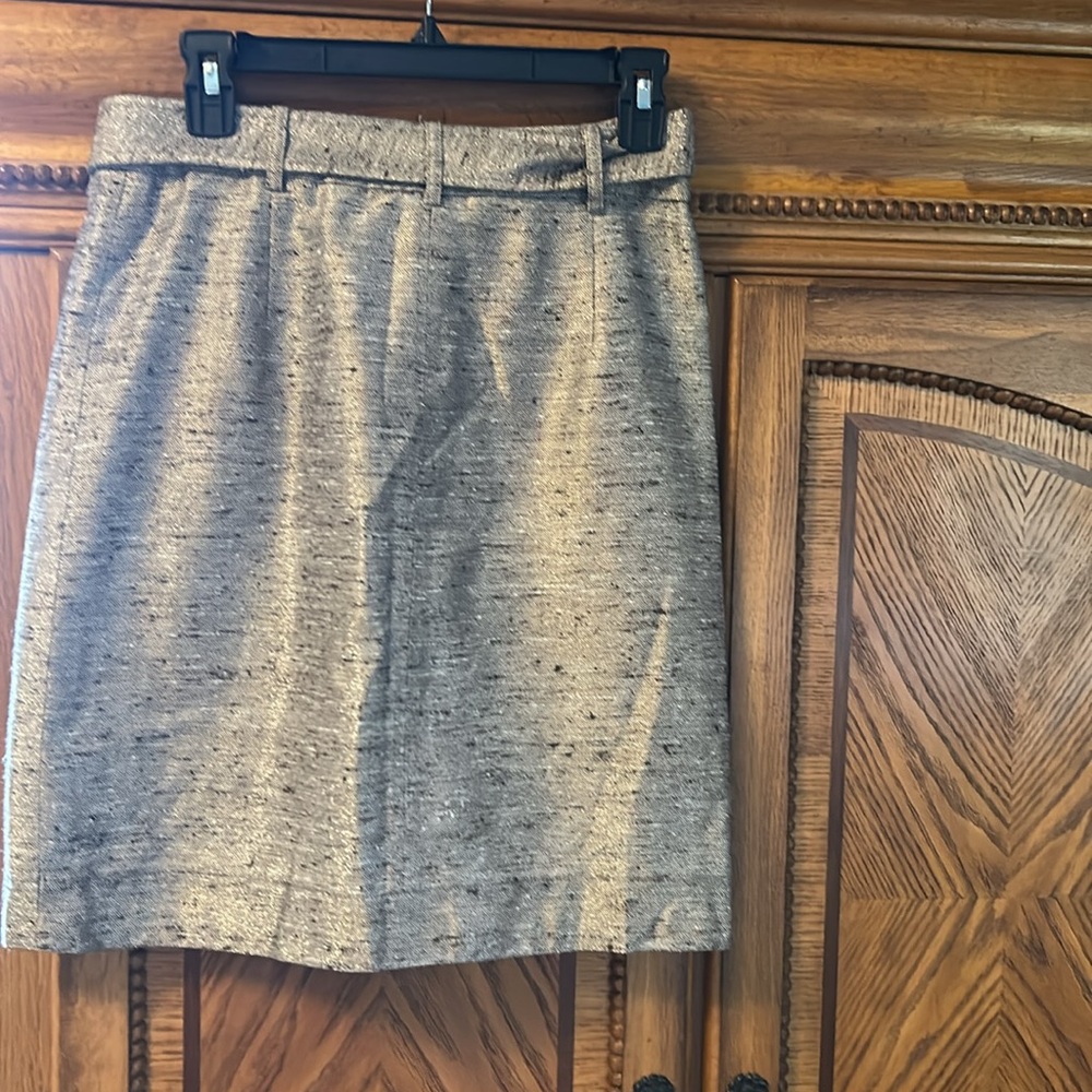 Tory Burch Size 6 silk blend belted skirt. Variegated tan with gold thread. - Picture 6 of 13